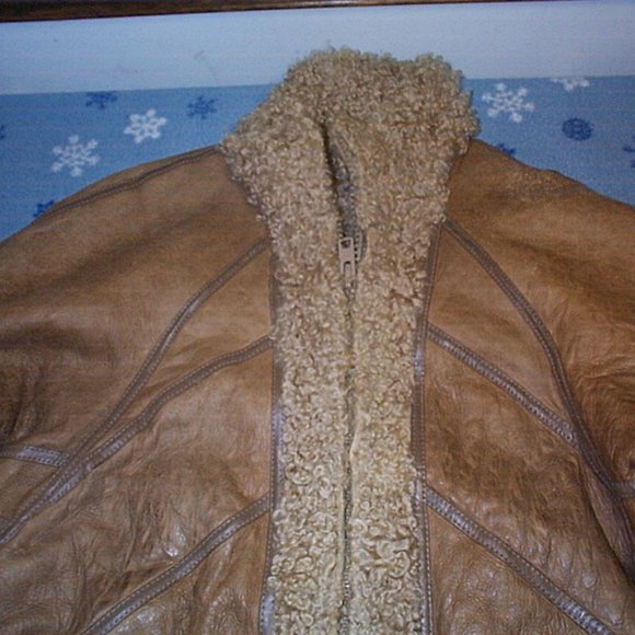 Well worn womens winter coat , good for the farm - Picture 3 of 7